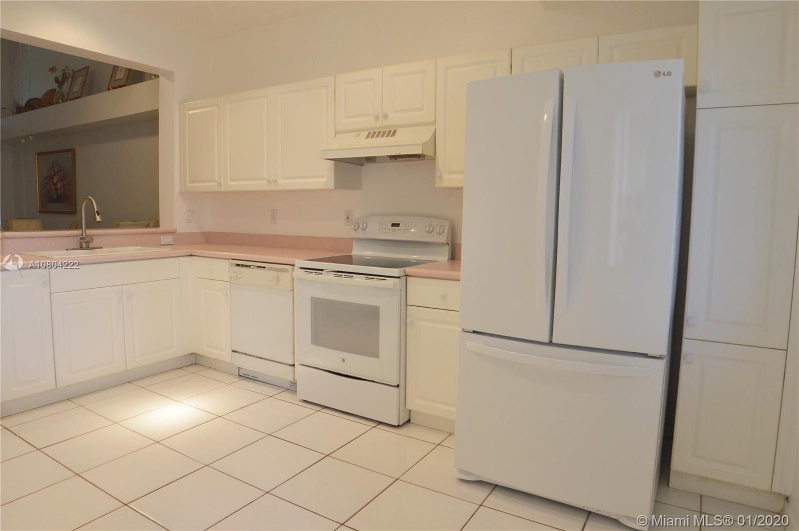 HOLLYWOOD LAKES COUNTRY C - Residential