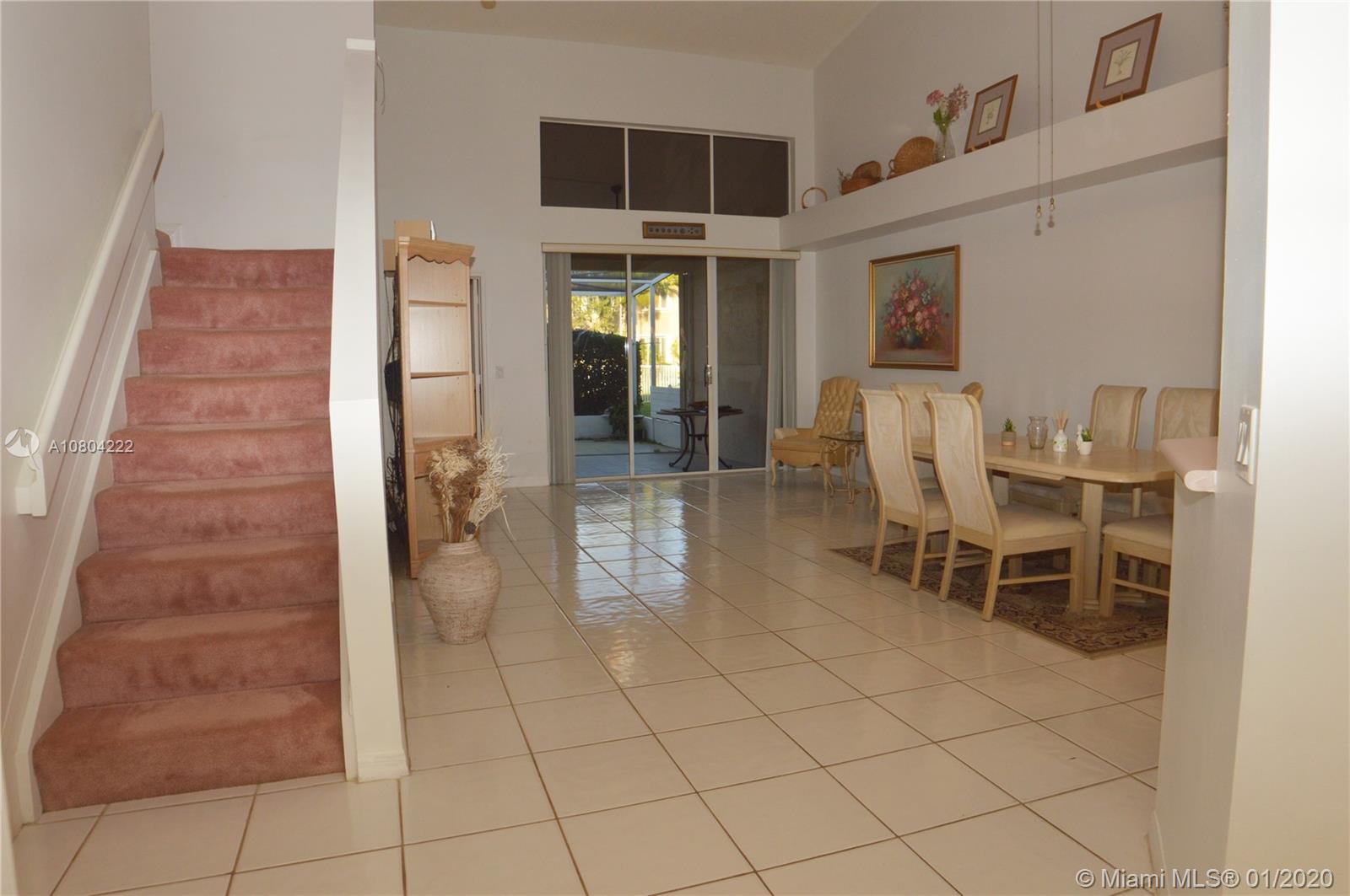 HOLLYWOOD LAKES COUNTRY C - Residential