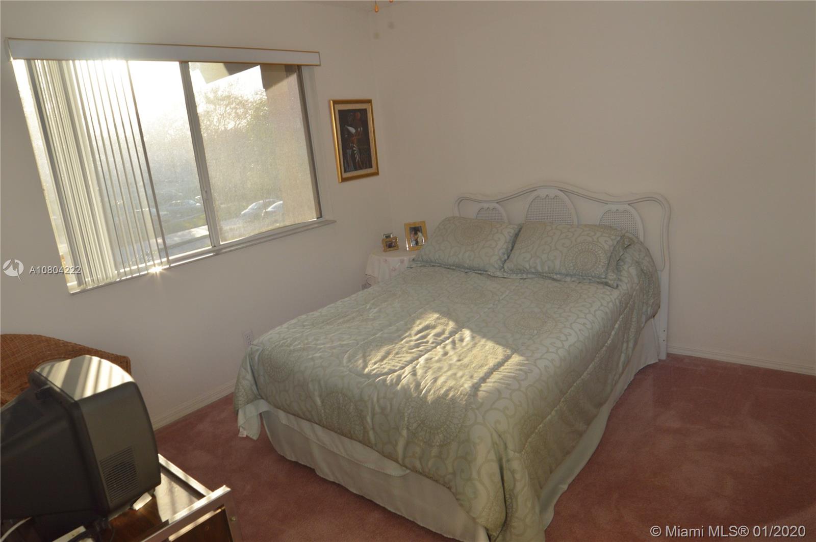 HOLLYWOOD LAKES COUNTRY C - Residential