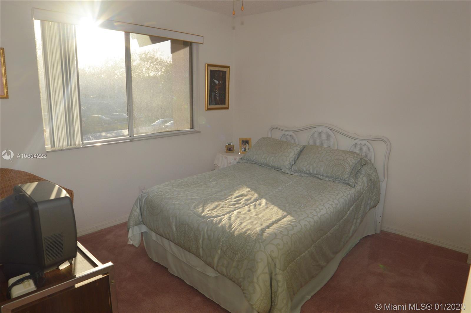 HOLLYWOOD LAKES COUNTRY C - Residential