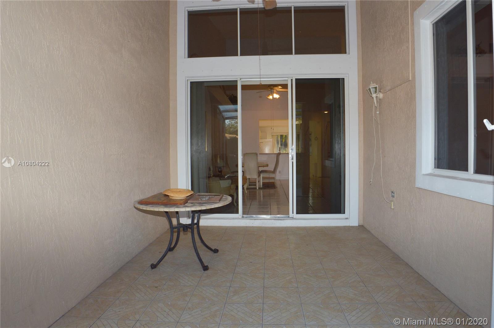 HOLLYWOOD LAKES COUNTRY C - Residential