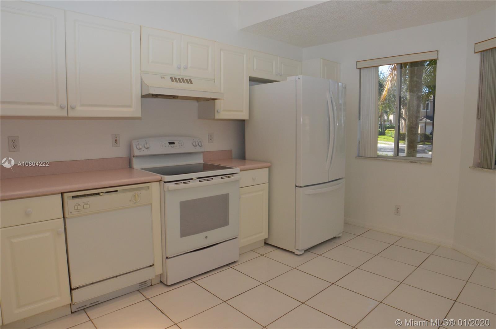 HOLLYWOOD LAKES COUNTRY C - Residential