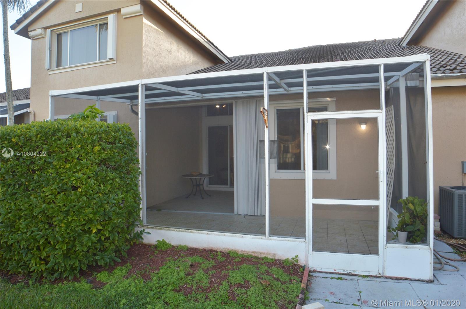 HOLLYWOOD LAKES COUNTRY C - Residential