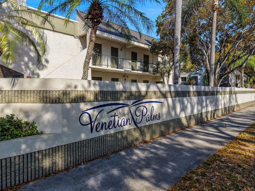 Prime Investment Opportunity! Discover this rare 2-bedroom, 1-bathroom apartment in a top-tier location, perfect for investors or first-time homebuyers. Conveniently situated near top-rated schools, premier shopping, and vibrant entertainment, this property offers both lifestyle and value. Don’t miss out on this exceptional opportunity!
