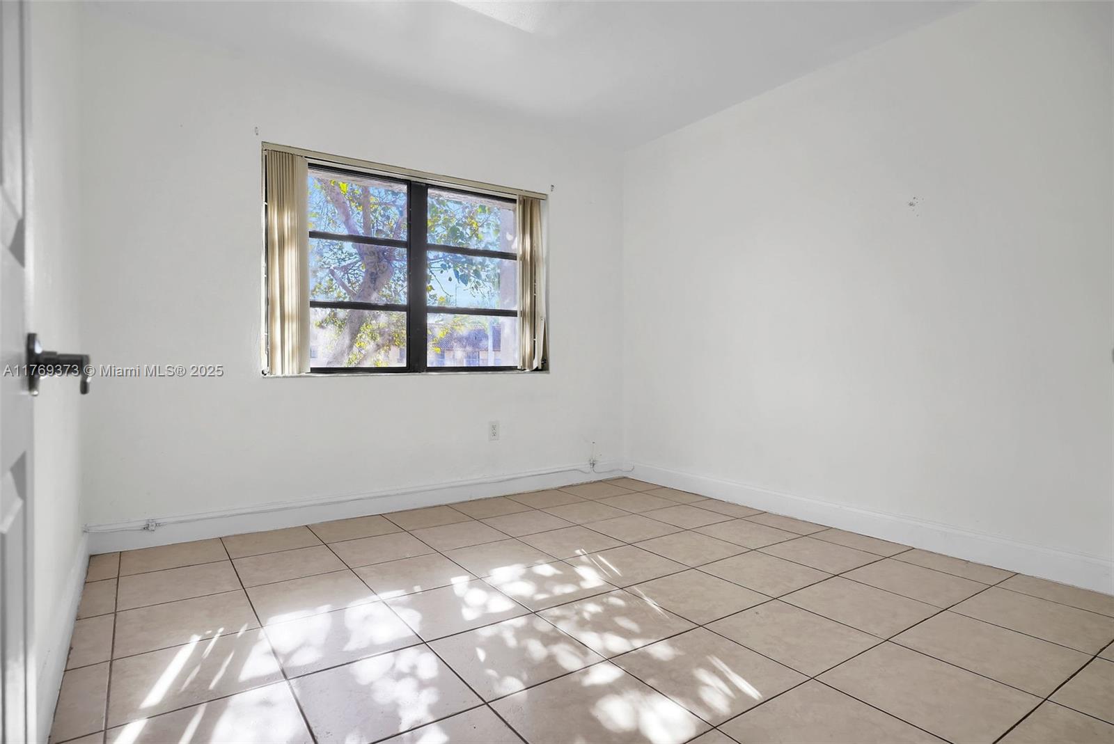 VENETIAN PALMS CONDO - Residential