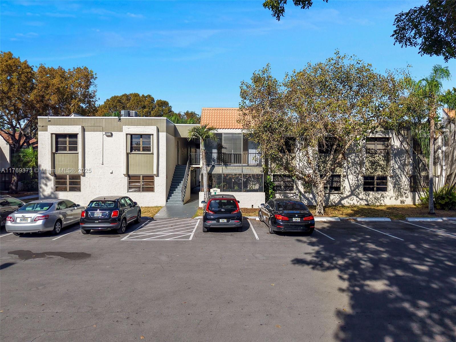 VENETIAN PALMS CONDO - Residential