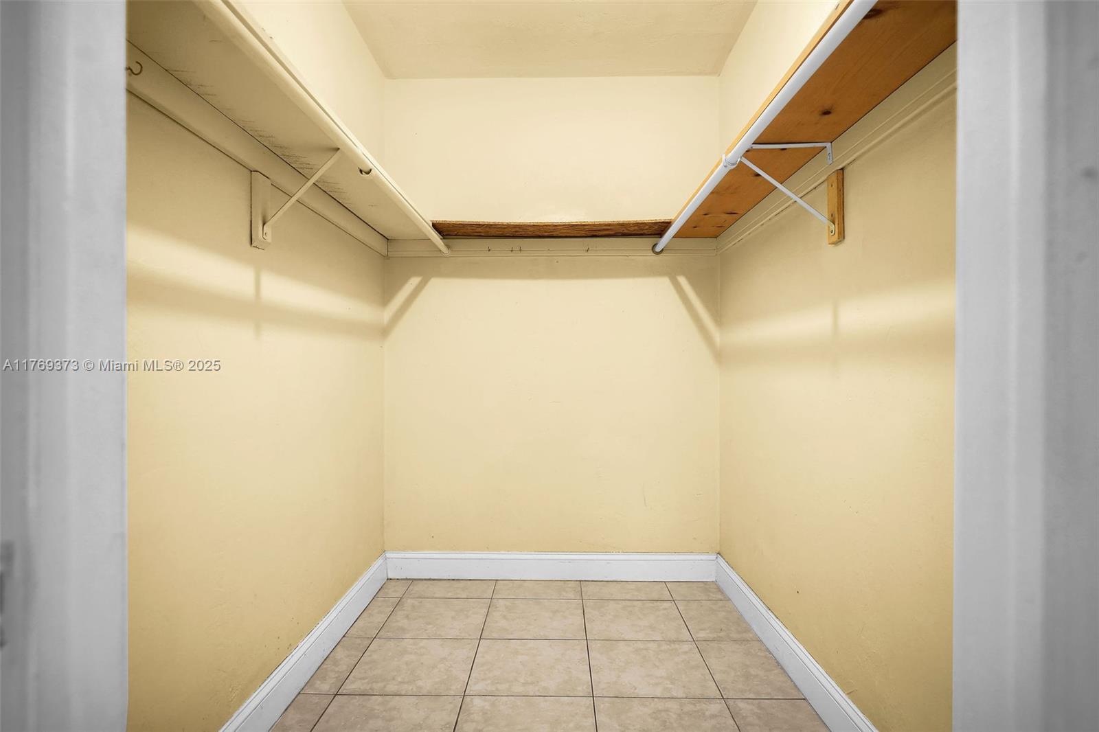 VENETIAN PALMS CONDO - Residential