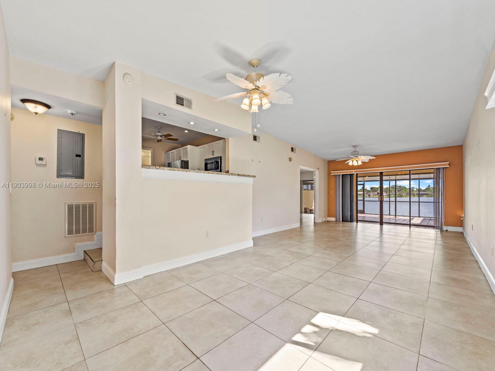 TOWNHOMES OF COUNTRY LAKE - Residential