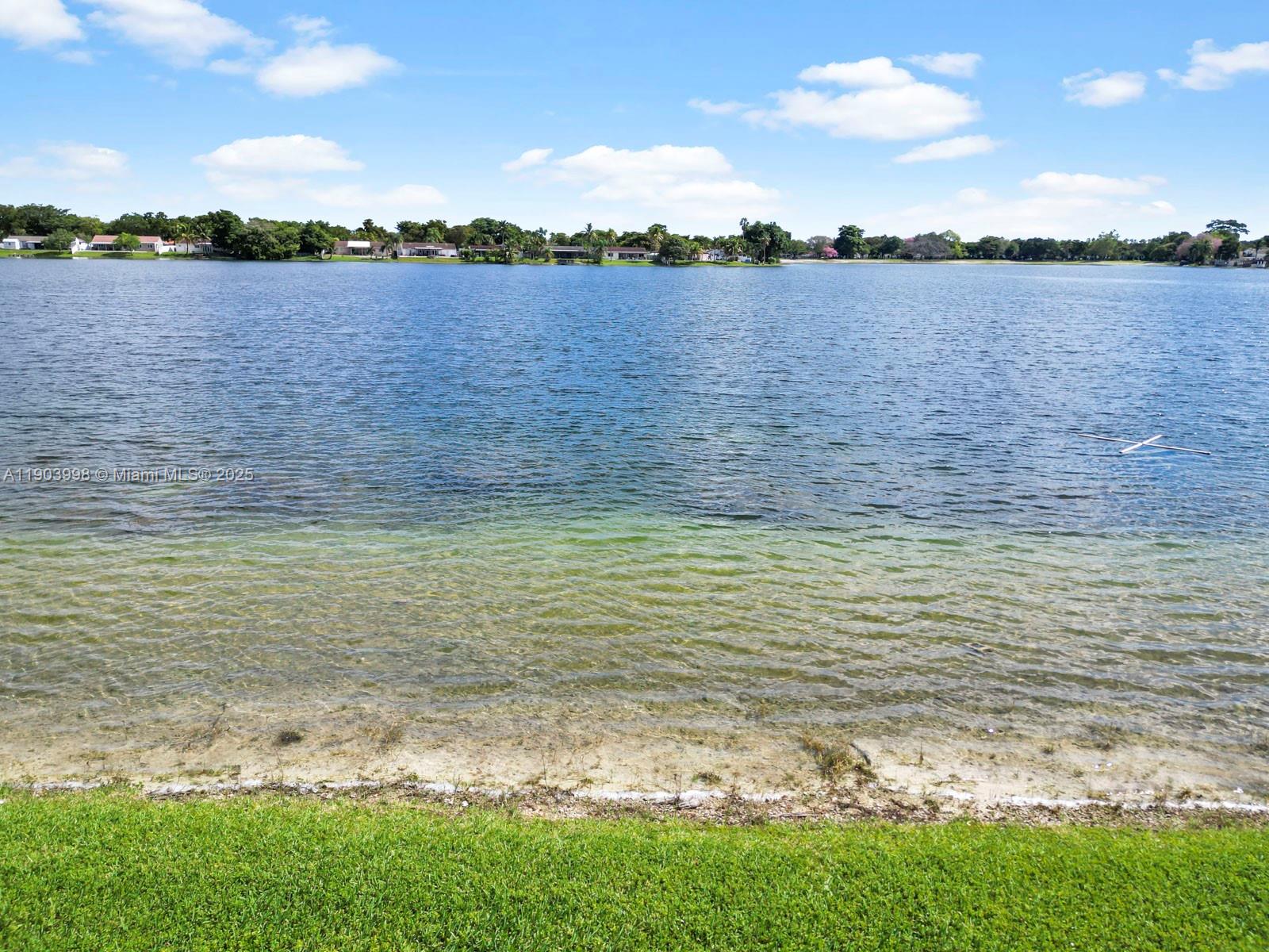 TOWNHOMES OF COUNTRY LAKE - Residential