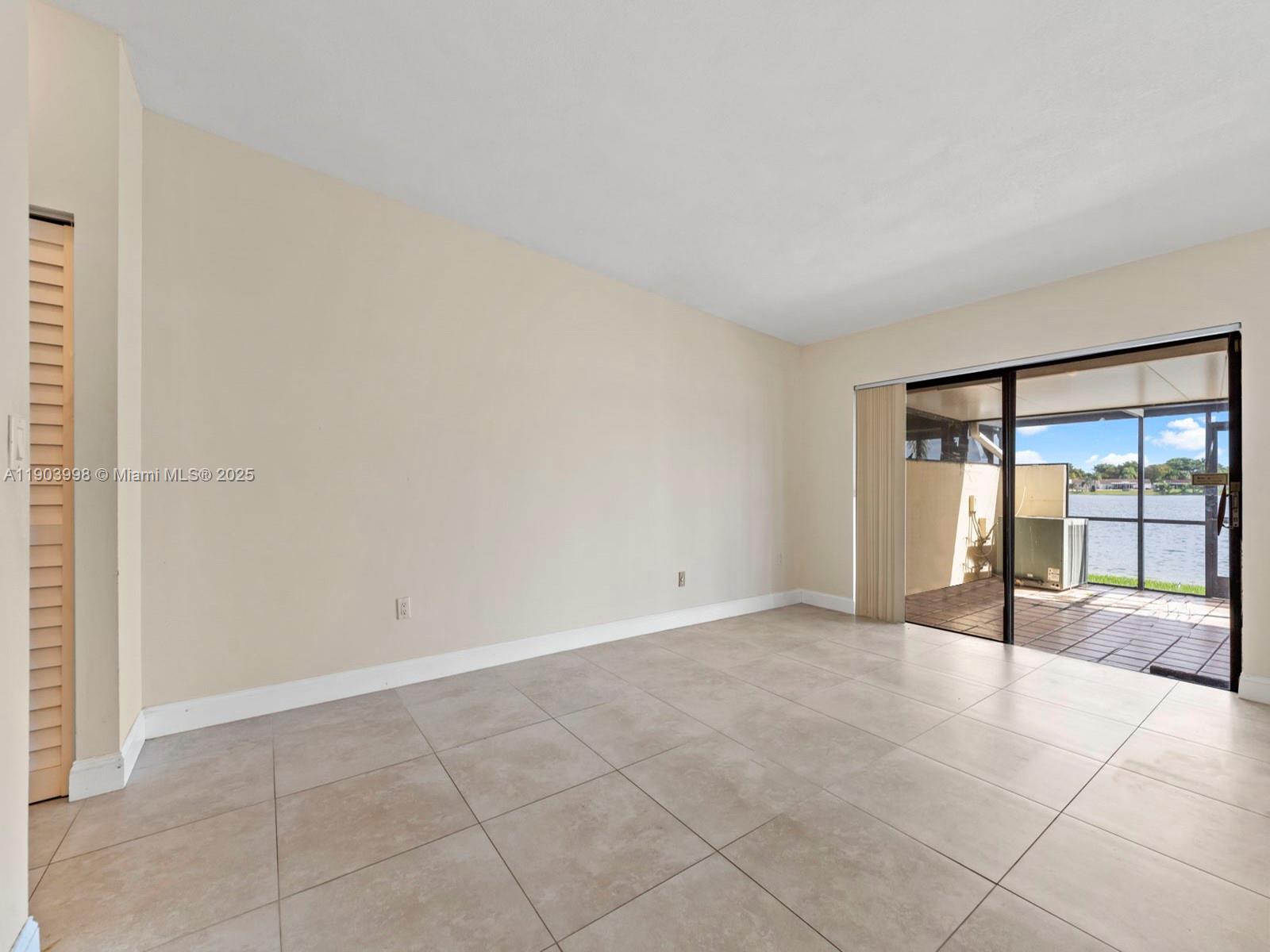 TOWNHOMES OF COUNTRY LAKE - Residential