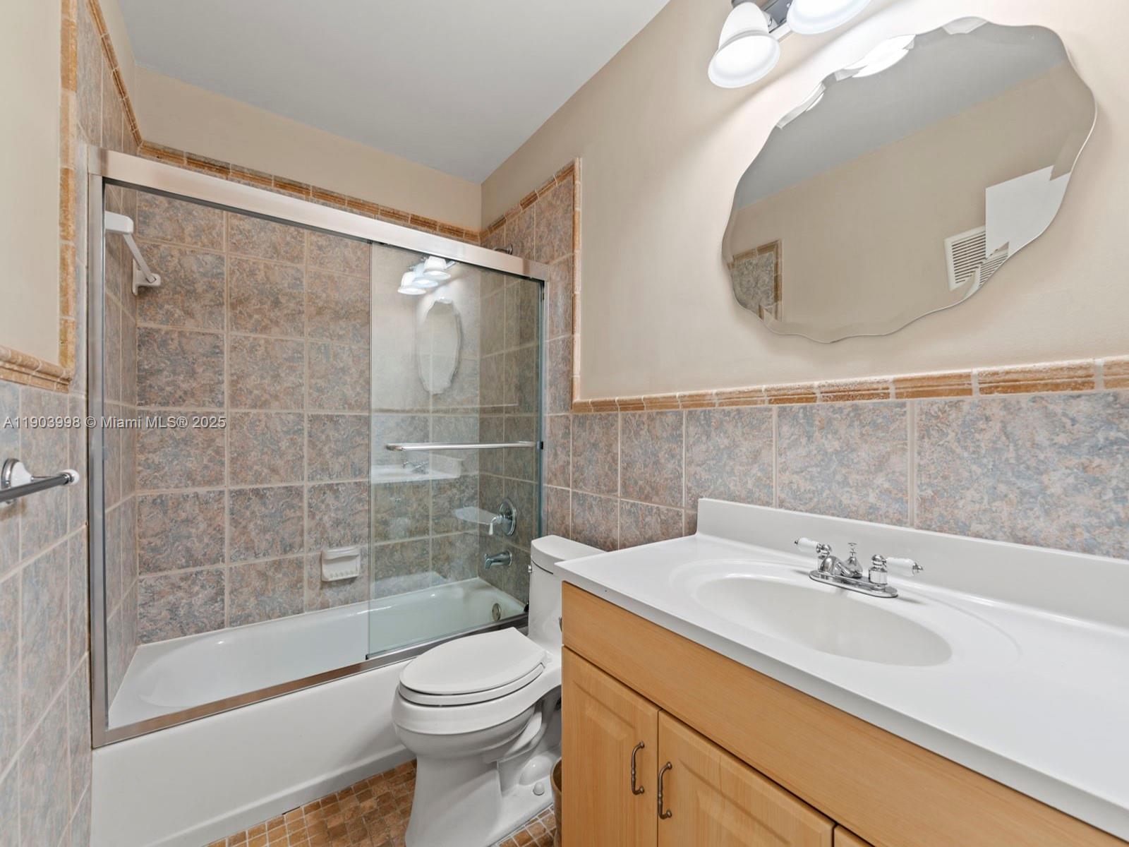 TOWNHOMES OF COUNTRY LAKE - Residential