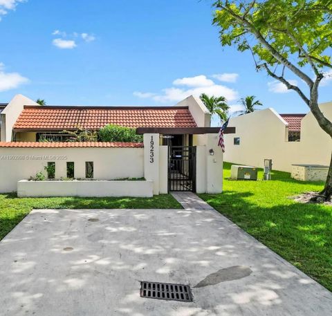 19233 NW 64th Ct Hialeah FL 33015