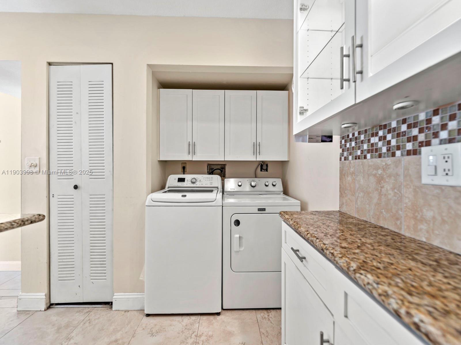 TOWNHOMES OF COUNTRY LAKE - Residential