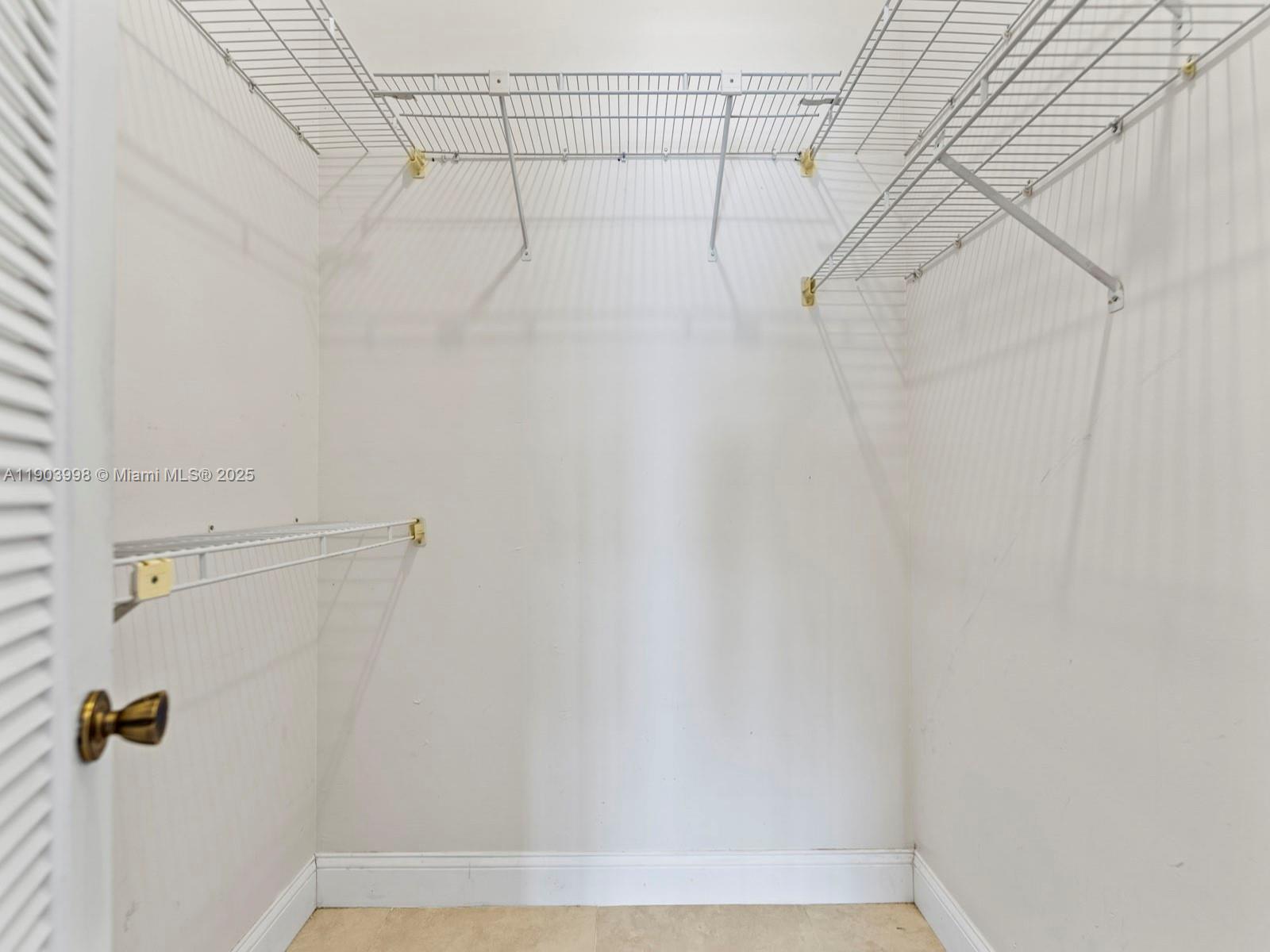 TOWNHOMES OF COUNTRY LAKE - Residential