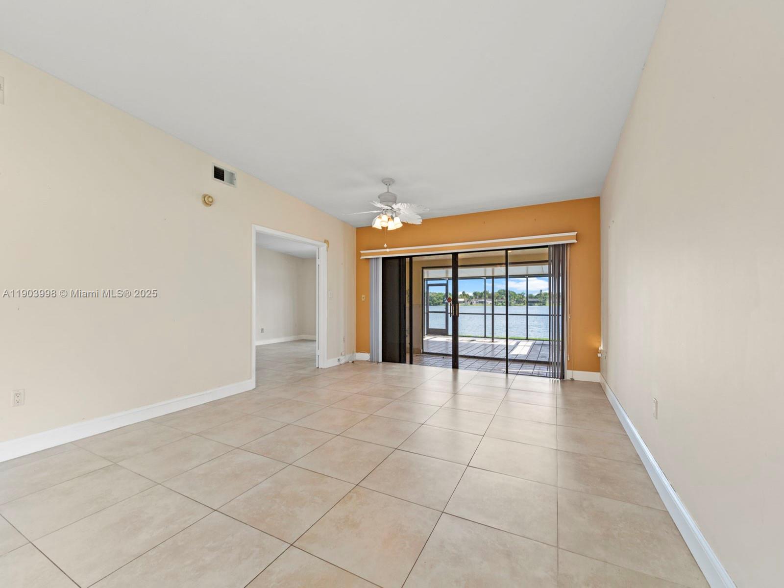 TOWNHOMES OF COUNTRY LAKE - Residential