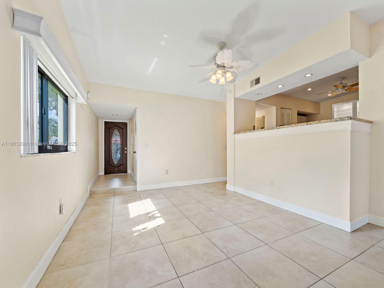 TOWNHOMES OF COUNTRY LAKE - Residential