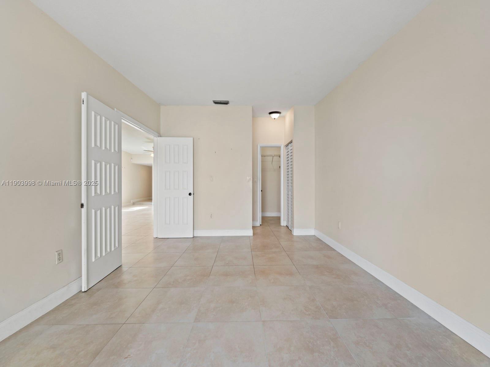 TOWNHOMES OF COUNTRY LAKE - Residential