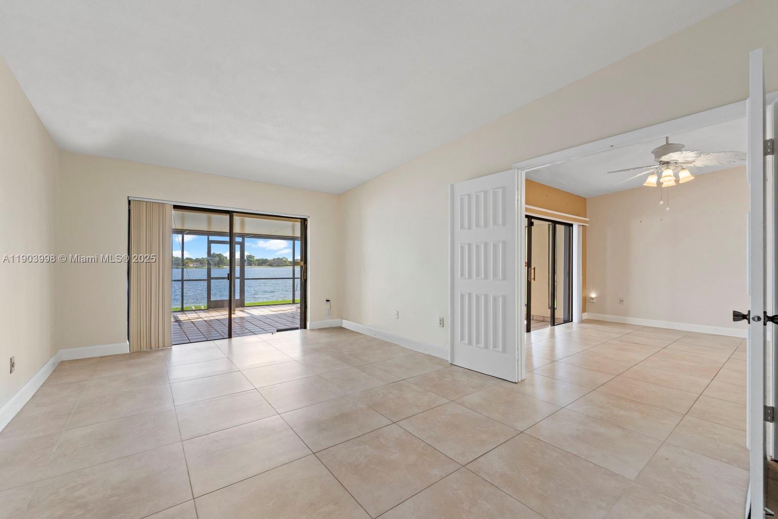 TOWNHOMES OF COUNTRY LAKE - Residential