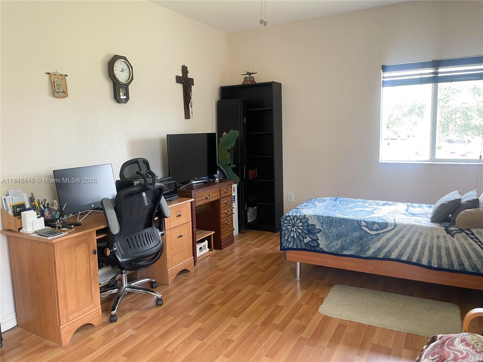 SOUTHAMPTON CONDOMINIUM - Residential