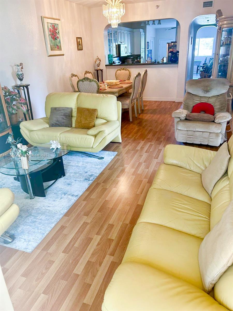 SOUTHAMPTON CONDOMINIUM - Residential