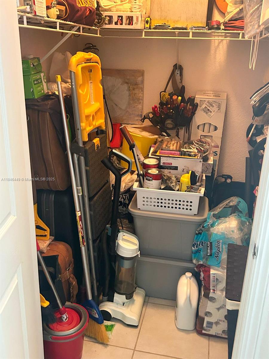 SOUTHAMPTON CONDOMINIUM - Residential