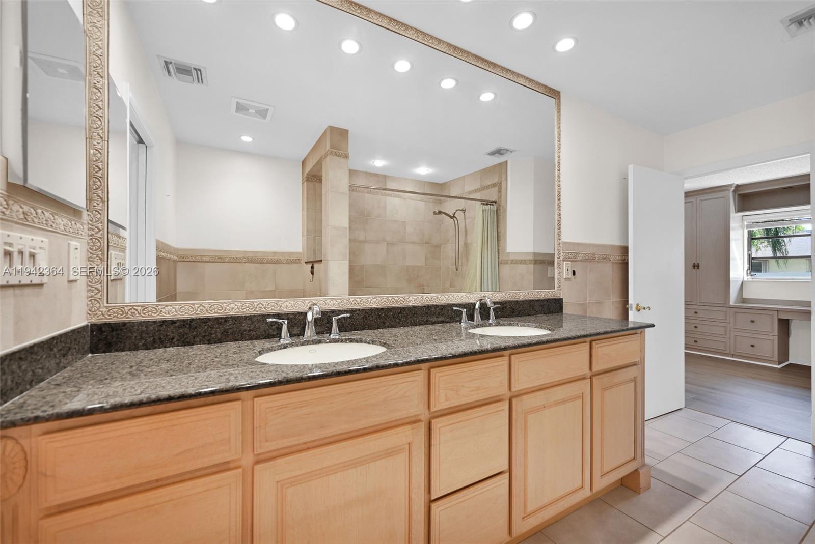 CONDOMINIUM 7 OF LIGHTHOU - Residential