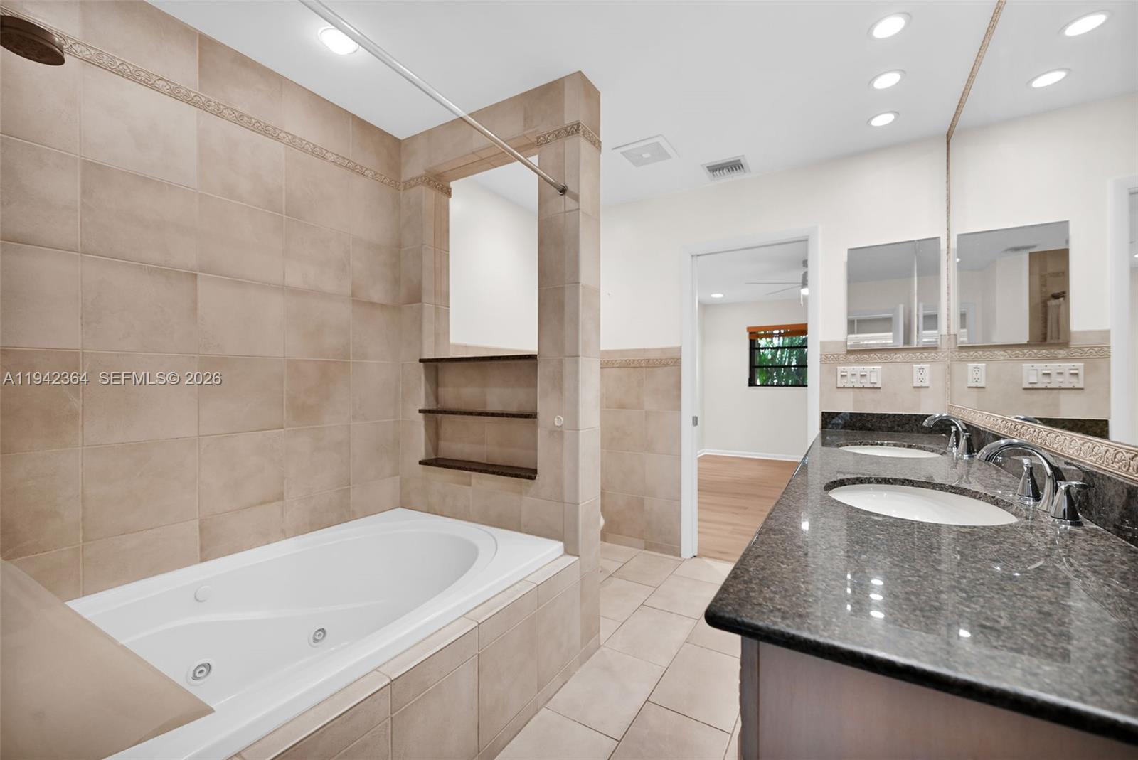 CONDOMINIUM 7 OF LIGHTHOU - Residential