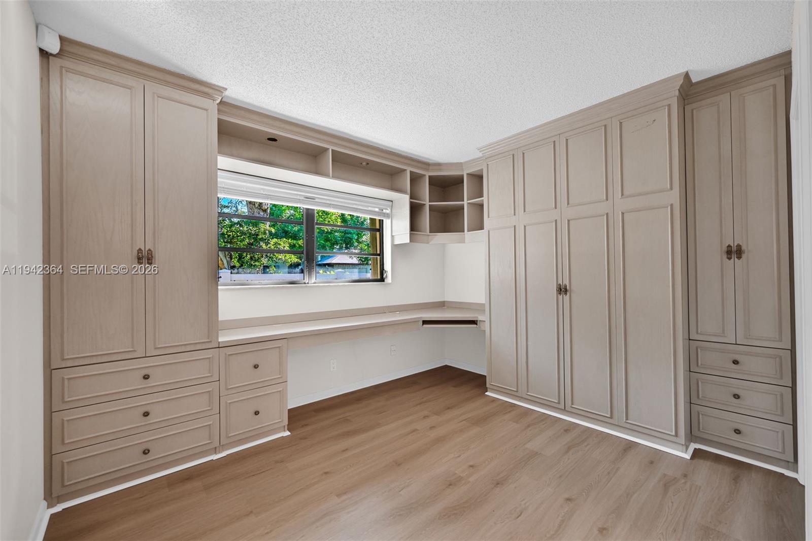 CONDOMINIUM 7 OF LIGHTHOU - Residential