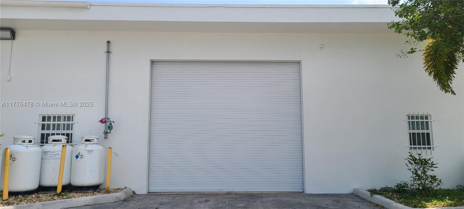 A must-see property nestled in between major highways, FLL International Airport, and the Port Everglades. Proximity to marinas featuring the Fort Lauderdale Boat show makes this warehouse an advantageous location for distribution/export and maintenance for marine and jet / aviation-related businesses. Immediate access to major interstate highways I-595 and I-95. The office is updated with a new ADA bathroom, printer room, and conference room. The warehouse is fully air conditioned with 3-phase power, new electrical, new plumbing, bathrooms, and a new roof in 2021. 14-foot clear ceilings. Roll-up hurricane-rated garage door (12x12). All info is deemed correct but should be independently verified. The neighboring business is automotive. First, last, security to move in.