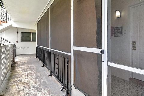 1450 NE 170th St 204 North Miami Beach FL 33162