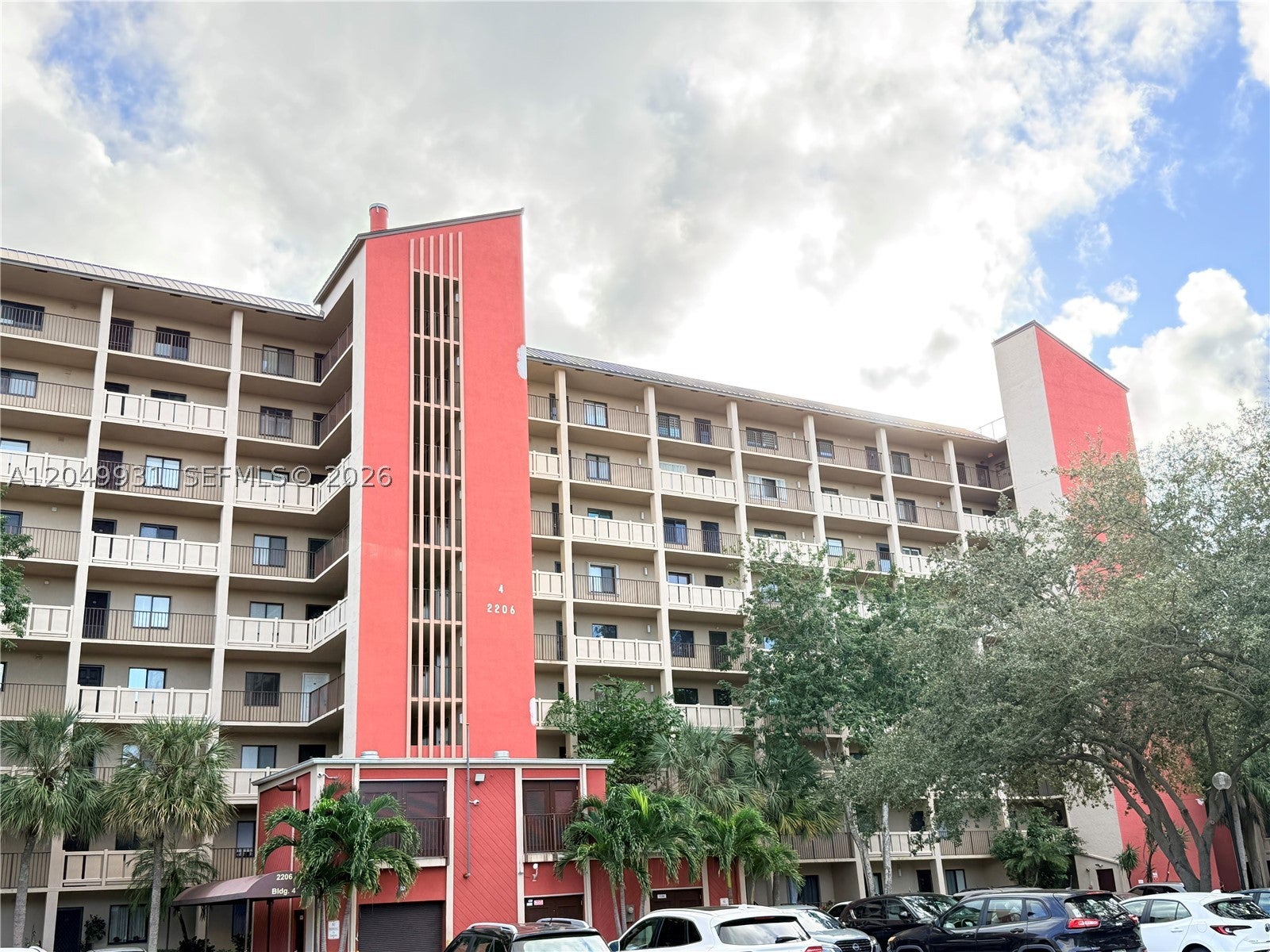 2206 S Cypress Bend Dr 508