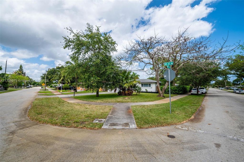 Photo of 1620 SW 33rd Ave, Fort Lauderdale, FL 33312 (MLS # A11799975)