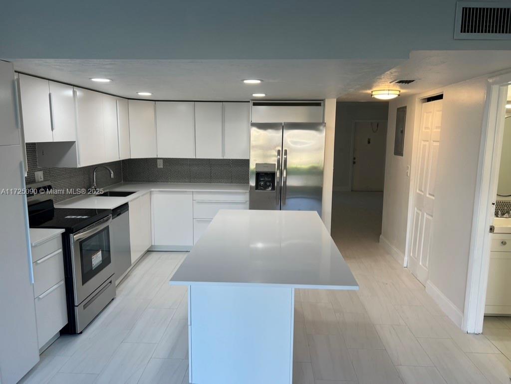 Rental Property at 569 N University Dr 44, Plantation, Miami-Dade County, Florida - Bedrooms: 3 
Bathrooms: 3  - $2,950 MO.