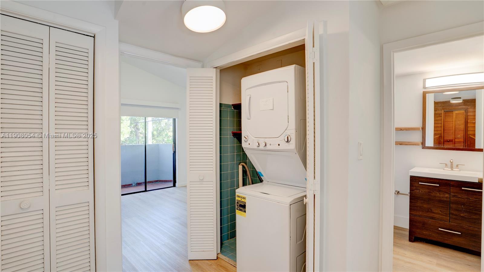 WINONA PARK - Residential Lease