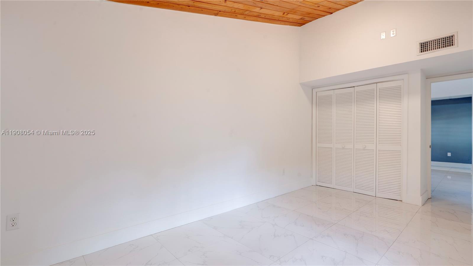 WINONA PARK - Residential Lease