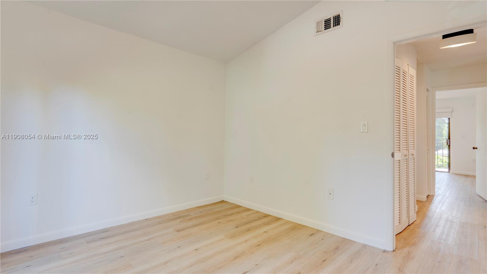 WINONA PARK - Residential Lease