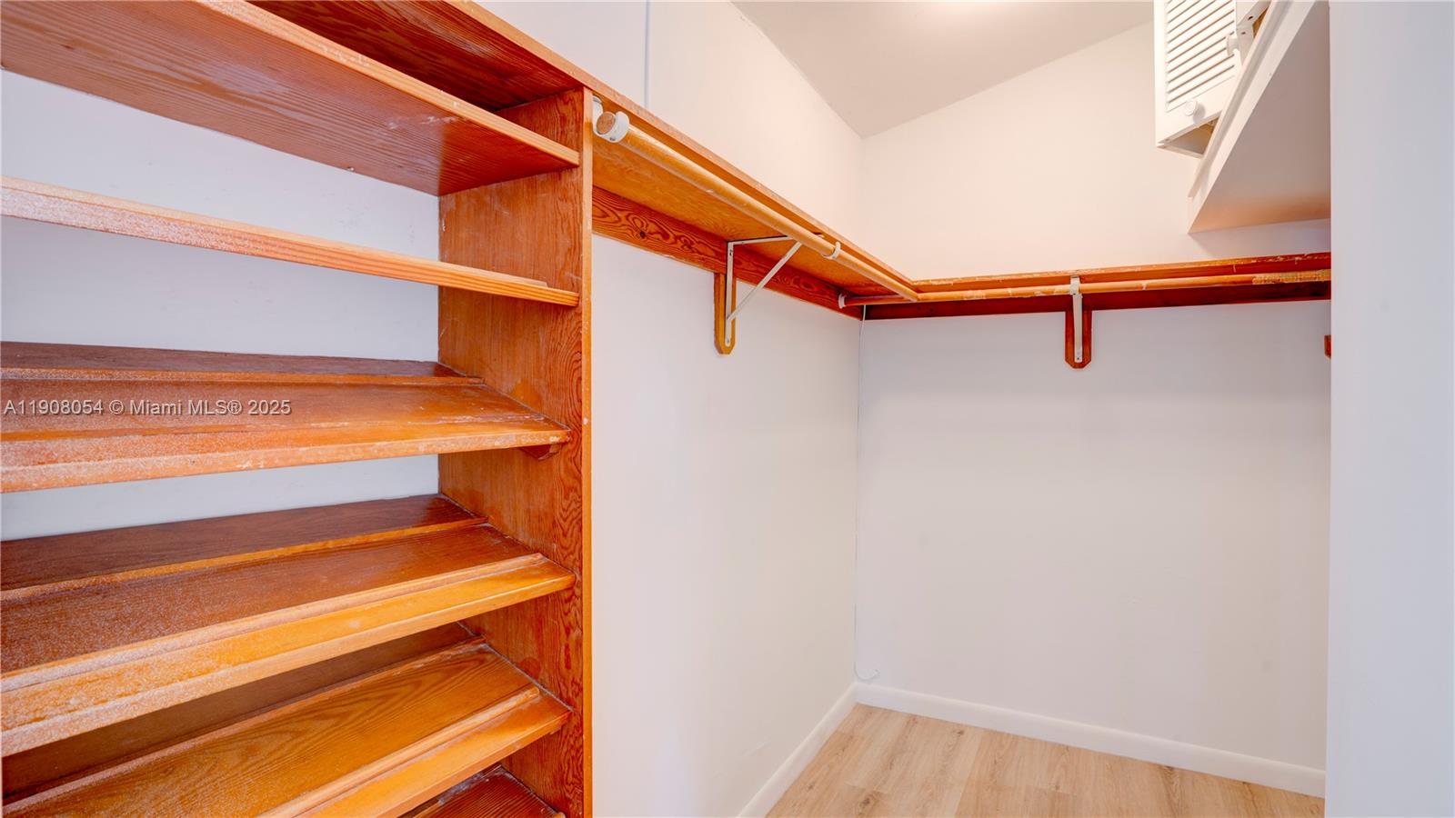 WINONA PARK - Residential Lease