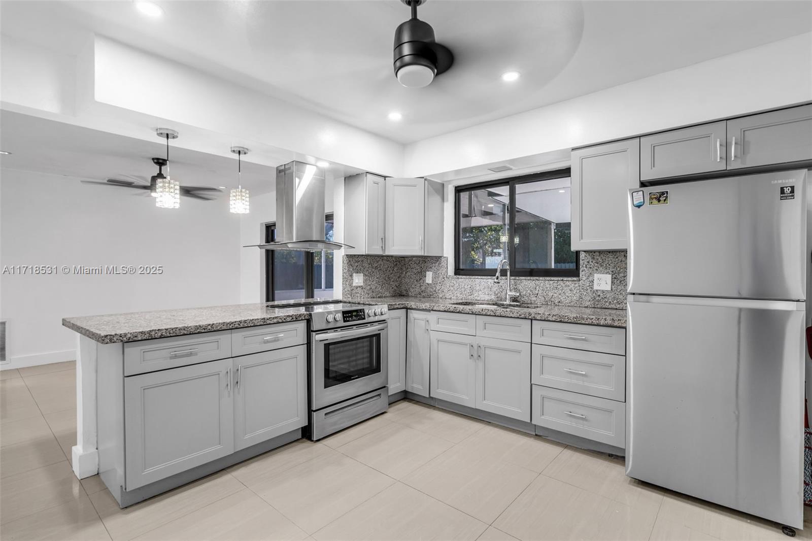 6960 Sw 8th St, Pembroke Pines, Miami-Dade County, Florida - 3 Bedrooms  
2 Bathrooms - 