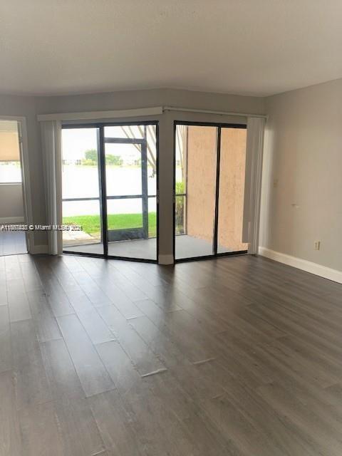 LAKESHORE CONDO #5 - Residential