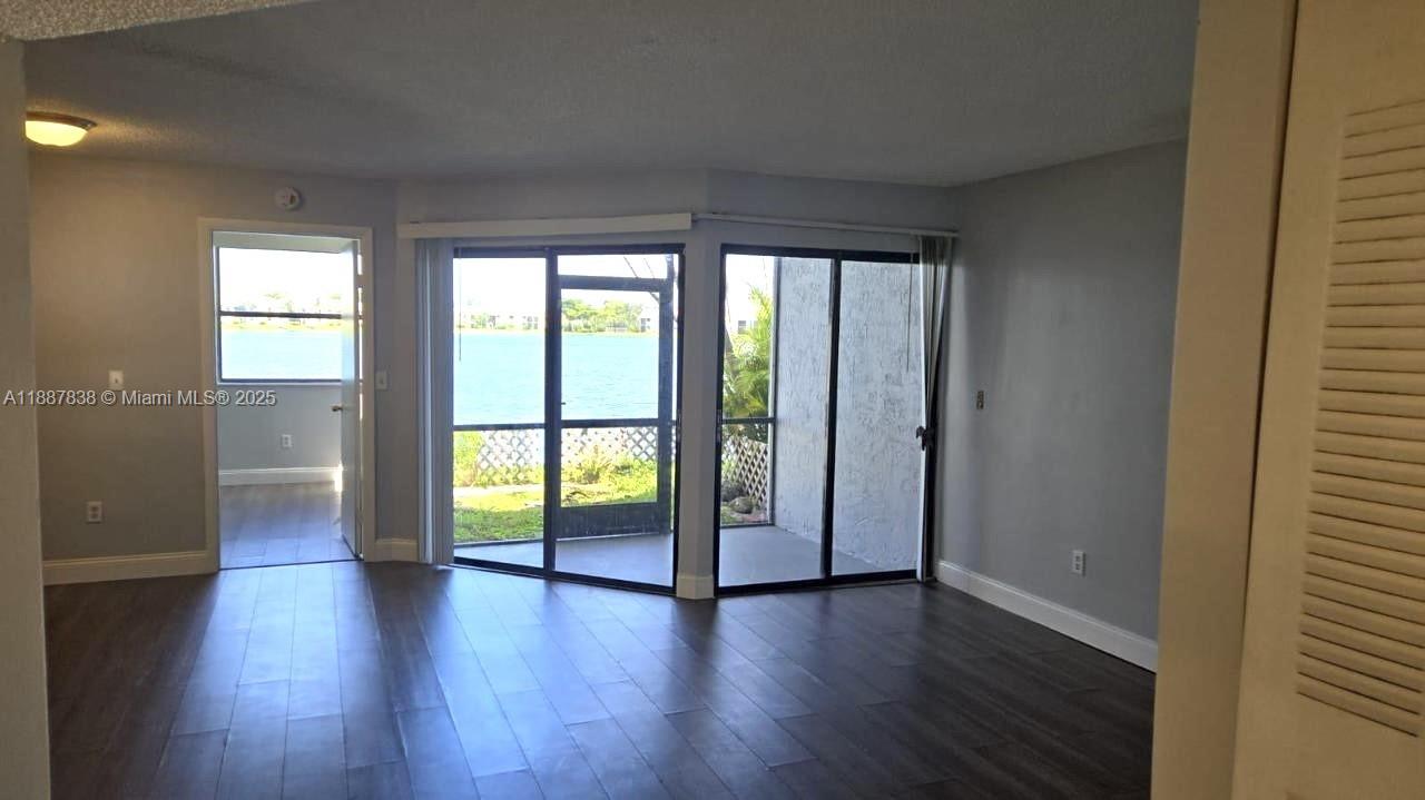 LAKESHORE CONDO #5 - Residential