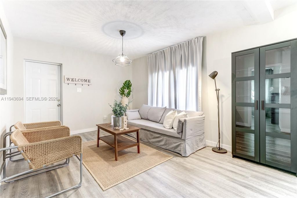 Photo of 427 S 24th Ave #6, Hollywood, FL 33020 (MLS # A11943694)