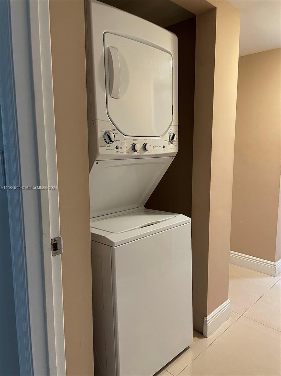 TOWN SQUARE CONDO - Residential