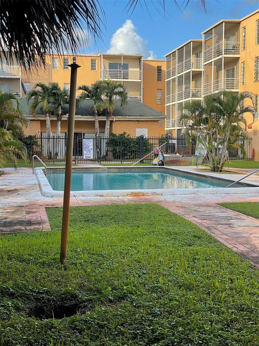 TOWN SQUARE CONDO - Residential