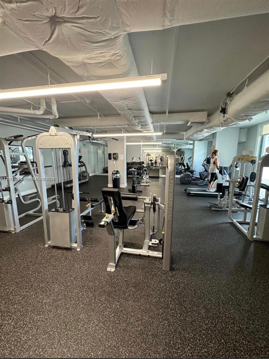 HOLLYWOOD STATION RES CON - Residential Lease