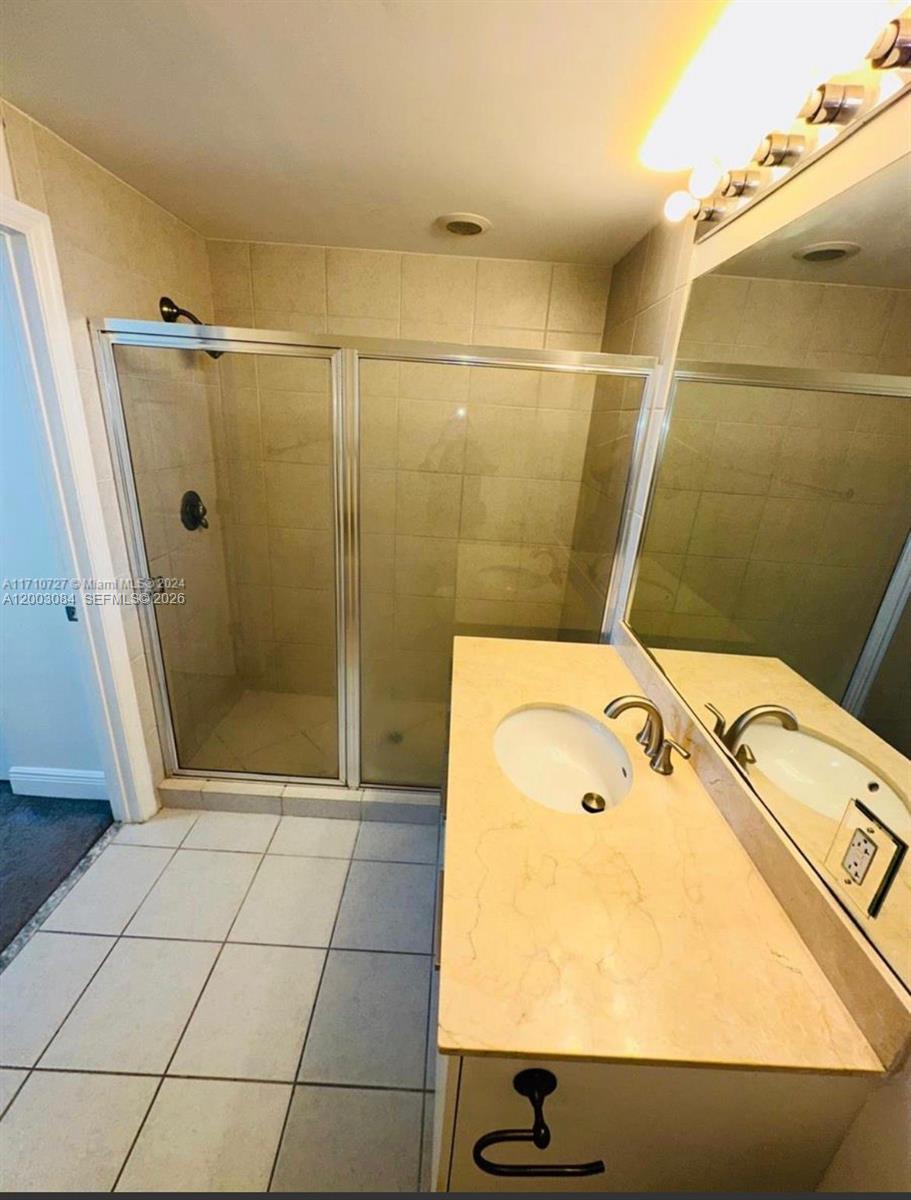 HOLLYWOOD STATION RES CON - Residential Lease