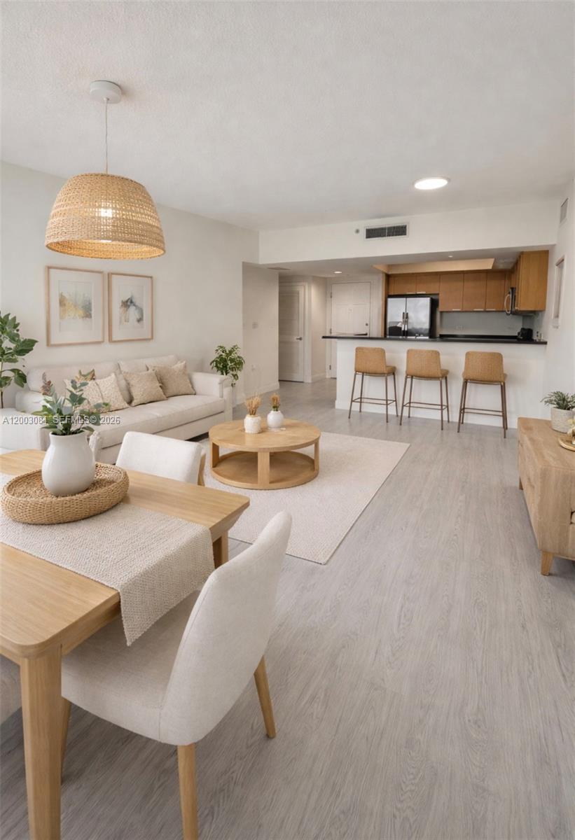 HOLLYWOOD STATION RES CON - Residential Lease