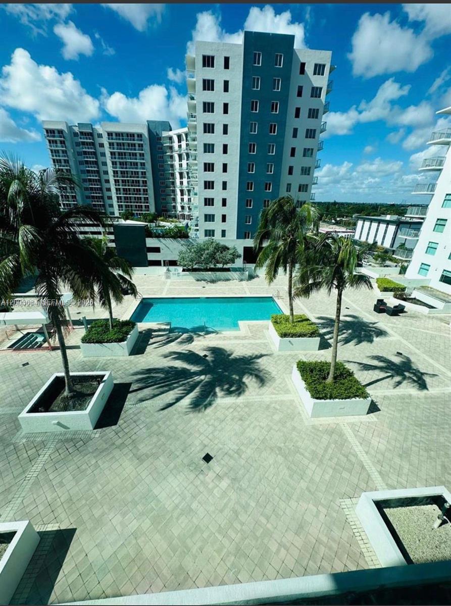 HOLLYWOOD STATION RES CON - Residential Lease