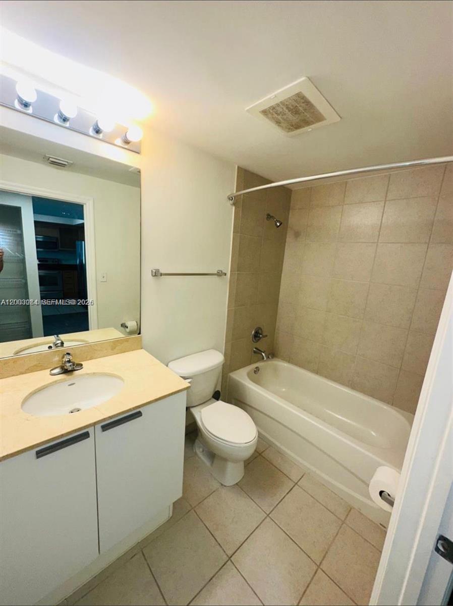 HOLLYWOOD STATION RES CON - Residential Lease