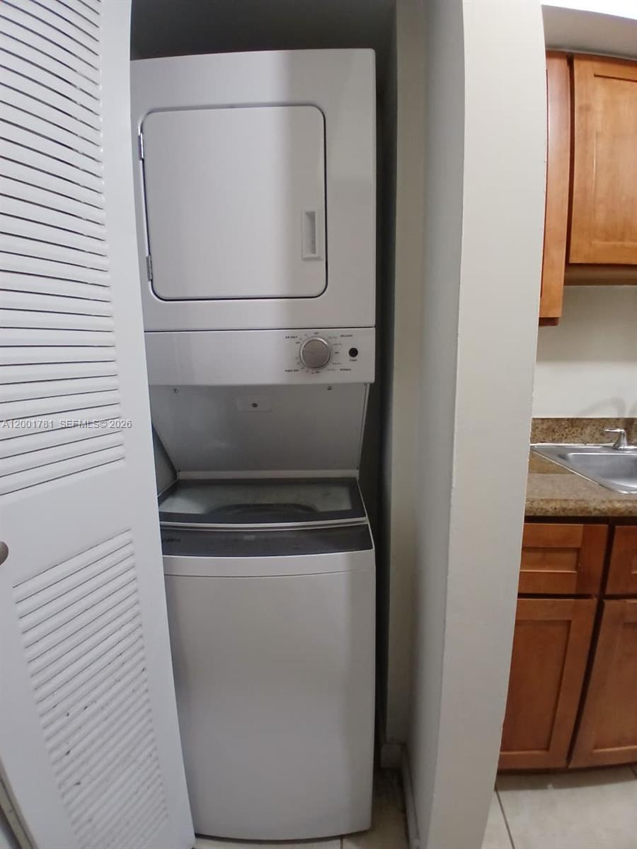 SAN LORENZO CONDO - Residential Lease