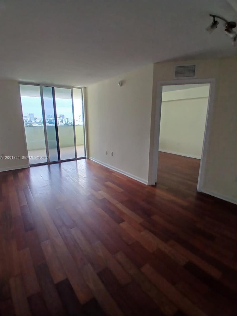 SAN LORENZO CONDO - Residential Lease